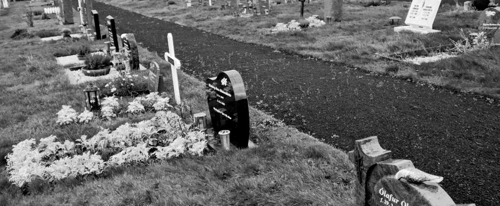 Stoneagis - Different countries and styles of headstones for graves